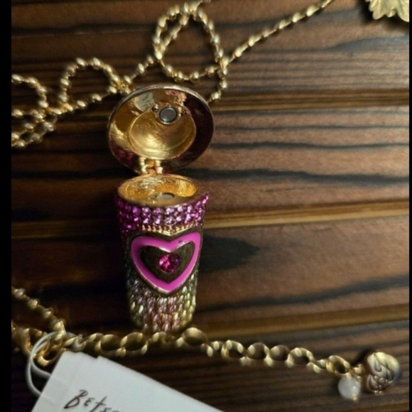 Betsey Johnson Latte pendant with maple leaf  necklace! - Picture 7 of 12
